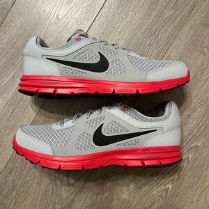 Nike Men's Athletic Shoes in Gray and Red. Lunar Forever. Men’s US size 11. NEW